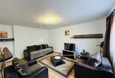 Apartament cu 3 camere decomandat în Hipodrom 1