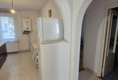 De inchiriat ap. 3 camere - str. Muncii - 9