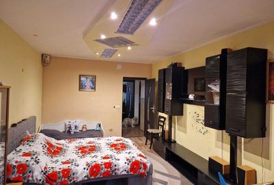 Apartament cu 3 camere decomandat în Gară