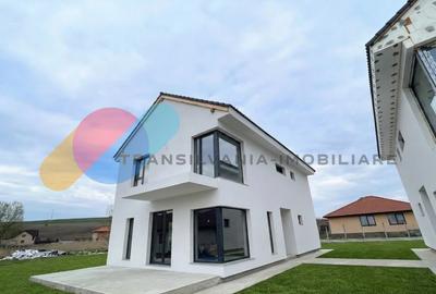 Casă individuală cu 5 camere în Chinteni