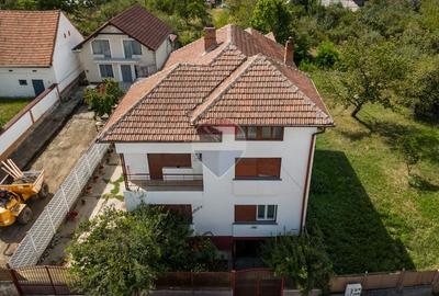 Casă individuală cu 5 camere în Central