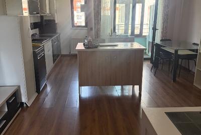 Apartament cu 3 camere decomandat, mobilat în Păcii