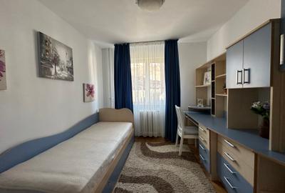 Apartament cu 4 camere de închiriat - 3