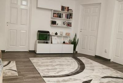 Apartament cu 3 camere decomandat, mobilat în Florești