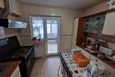 Apartament 3 camere Strada Cuza Voda - etaj 3 - 77 mp - 3