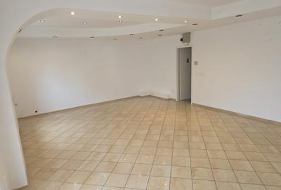 Inchiriez spatiu comercial in zona Lipovei - 2