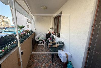 Apartament mobilat, 2 camere, 2 balcoane, loc de parcare -T. Ricci - 16
