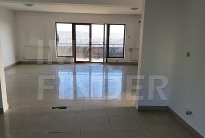 Apartament cu 3 camere decomandat în Andrei Mureșanu