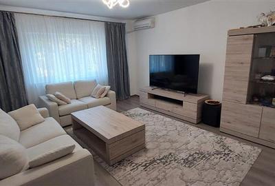 Apartament cu 3 camere decomandat în Unirii
