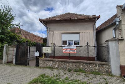 Casă individuală cu 2 camere în Central