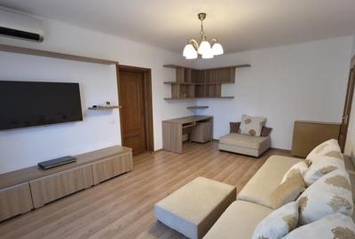 Apartament cu 4 camere decomandat în Tineretului