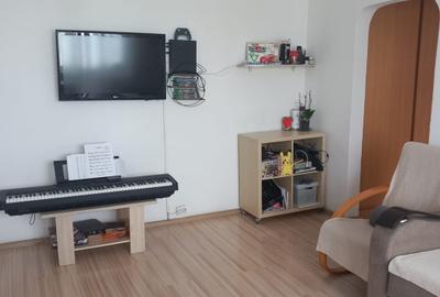 Apartament cu 2 camere semidecomandat, mobilat în Vest