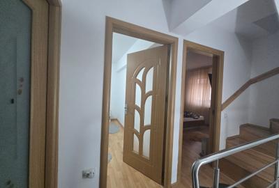 Casă cu 4 camere în Sud