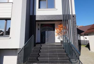 Apartament cu 5 camere de vânzare în zona Precista - 42