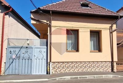 Casă individuală cu 2 camere în Central