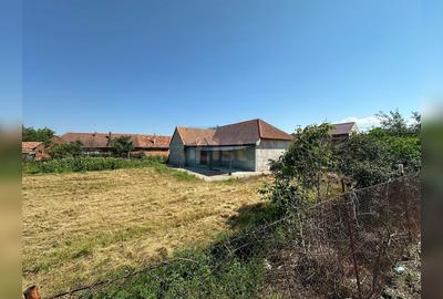 Casa intr-o zona linistita, Bucosnita - 3