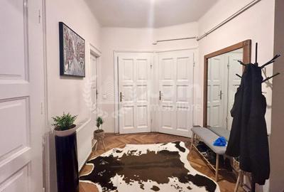 Apartament cu 3 camere decomandat, mobilat în Central