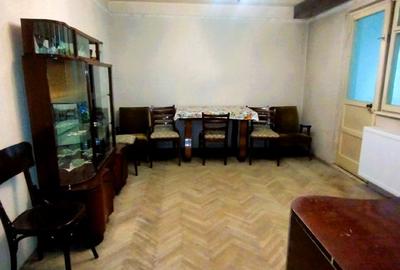 Apartament cu 3 camere decomandat în Vest