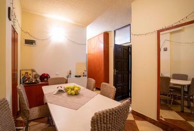 Apartament cu 2 camere decomandat, mobilat în Central