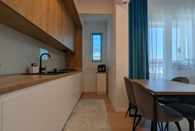 Apartament cu 3 camere semidecomandat, mobilat în Est