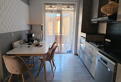 Apartament cu 3 camere semidecomandat în Florești