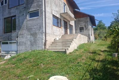 Casă individuală cu 6 camere în Glodeni