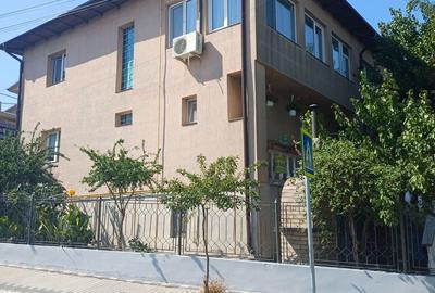 TECHIRGHIOL, CENTRAL, VILA  D+P+1, DESCHIDERE PE COLT, 5 CAMERE, 5 BAI - 1