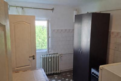 Apartament cu 4 camere decomandat în 1 Mai
