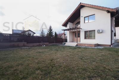 Casa individuala de inchiriat cu 4 dormitoare si garaj! - 1