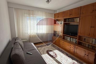 Apartament cu 4 camere de închiriat