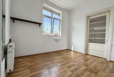 Parte de casă cu 3 camere, curte proprie și teren – Str. Ion Baiulescu - 12