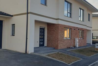 Duplex de vanzare de 130mp teren 216mp zona Floresti Crisan - 1