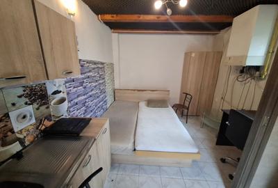 Apartament cu 6 camere semidecomandat în Central