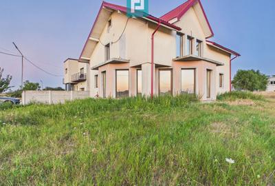 Casă individuală cu 6 camere în Sânandrei