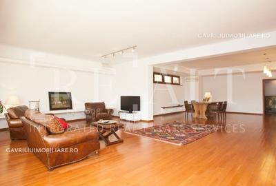 Apartament cu 3 camere decomandat, mobilat în Calea Victoriei