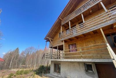 Casă individuală cu 7 camere în Rogojel
