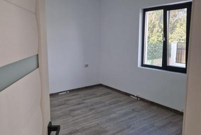 Direct proprietar vând vilă  P+1 în Lumina - 10