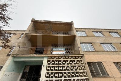 Apartament cu 56 camere decomandat în Cugir