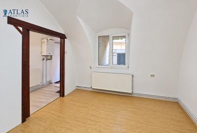 Piata Sfatului, 41 mp., ideal regim hotelier, de renovat la interior, acces usor - 9