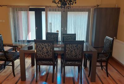 Apartament cu 8 camere decomandat, mobilat în Central