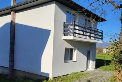 Casă individuală cu 3 camere în Dumbrăvița