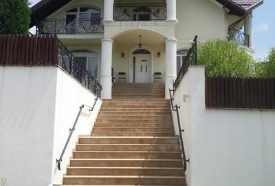 Casă individuală cu 6 camere în Călinești