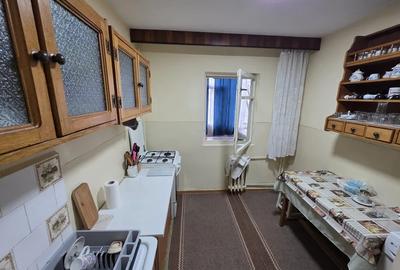 Apartament 3 camere, decomandat, etaj 1/4, zona Nicolina - 3