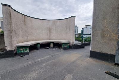 Apartament cu 3 camere semidecomandat în Unirii