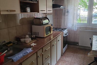 INCHIRIERE O CAMERA INTR-UN APARTAMENT DE 3 CAM  BERCENI- RESITA - 7