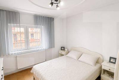 Apartament cu 3 camere decomandat, mobilat în Lipovei