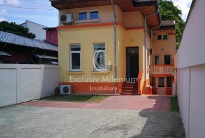 Casă individuală cu 6 camere în Tineretului