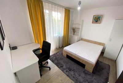 Apartament cu 3 camere semidecomandat, mobilat în Bună Ziua
