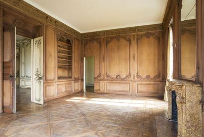 Casă cu 34 camere în Romană