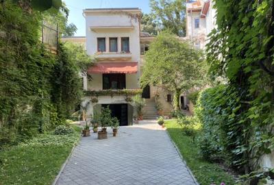 Casa in Cartierul Armenesc - curte individuala - 2